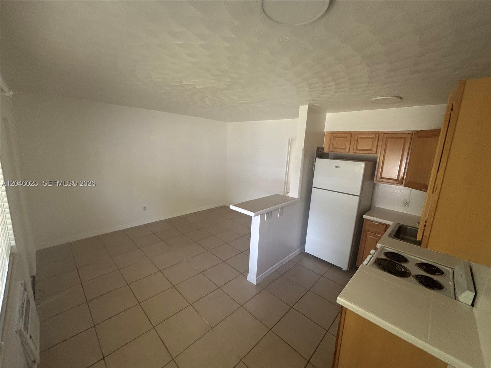 1211 NE 6th St #2 main architectural view