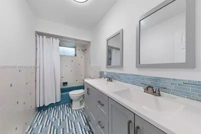 945 NE 176th St, Miami, FL 33162 - Photo 27