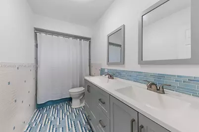 945 NE 176th St, Miami, FL 33162 - Photo 31