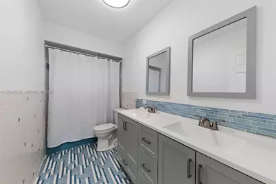 945 NE 176th St, Miami, FL 33162 - Photo 19