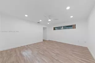 945 NE 176th St, Miami, FL 33162 - Photo 3