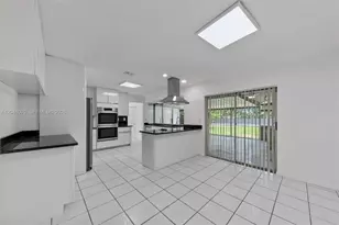 945 NE 176th St, Miami, FL 33162 - Photo 43