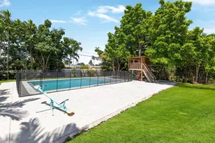 945 NE 176th St, Miami, FL 33162 - Photo 13