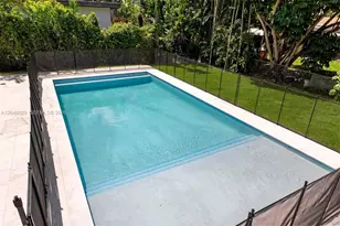 945 NE 176th St, Miami, FL 33162 - Photo 29