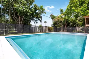 945 NE 176th St, Miami, FL 33162 - Photo 11