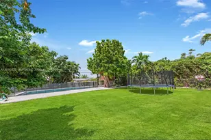 945 NE 176th St, Miami, FL 33162 - Photo 53