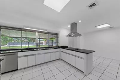 945 NE 176th St, Miami, FL 33162 - Photo 47