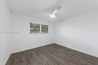 945 NE 176th St, Miami, FL 33162 - Photo 21