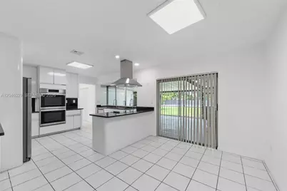 945 NE 176th St, Miami, FL 33162 - Photo 49