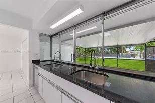 945 NE 176th St, Miami, FL 33162 - Photo 41