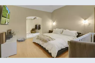 6350 Pinetree Dr, Miami Beach, FL 33141 - Photo 7