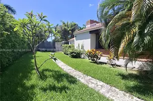 6350 Pine Tree Dr, Miami Beach, FL 33141 - Photo 11