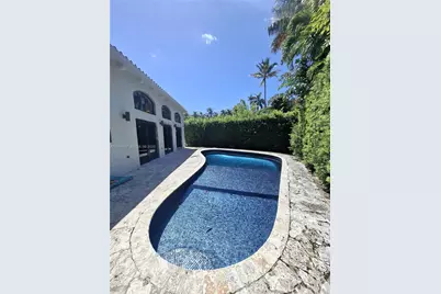 6350 Pinetree Dr, Miami Beach, FL 33141 - Photo 9
