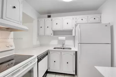 10387 N Kendall Dr #R2, Miami, FL 33176 - Photo 3