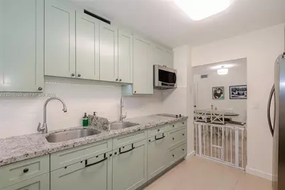 5750 Collins Ave #3J, Miami Beach, FL 33140 - Photo 3