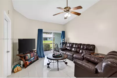 3855 Island Club Cir, Lake Worth, FL 33462 - Photo 9