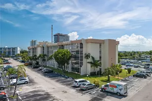 701 Three Islands Boulevard, Hallandale Beach, FL 33009 - Photo 15