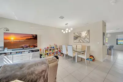 11295 W 34th Way, Hialeah, FL 33018 - Photo 5