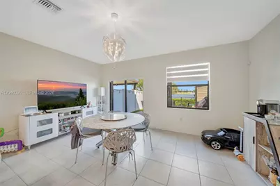 11295 W 34th Way, Hialeah, FL 33018 - Photo 21