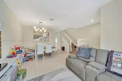 11295 W 34th Way, Hialeah, FL 33018 - Photo 9