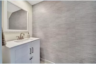 11295 W 34th Way, Hialeah, FL 33018 - Photo 19