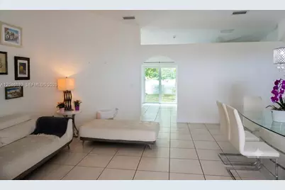 16850 Crestview Ln, Weston, FL 33326 - Photo 7