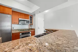 110 Washington Ave, Miami Beach, FL 33139 - Photo 17