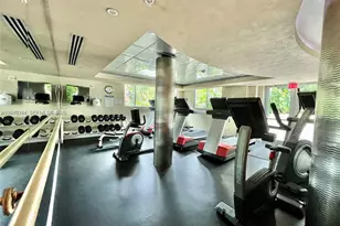 110 Washington Ave, Miami Beach, FL 33139 - Photo 11