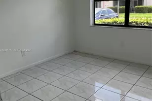852 NE 209th St, Miami, FL 33179 - Photo 9