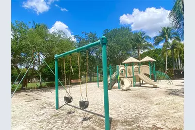 837 Tanglewood Cir #., Weston, FL 33327 - Photo 21