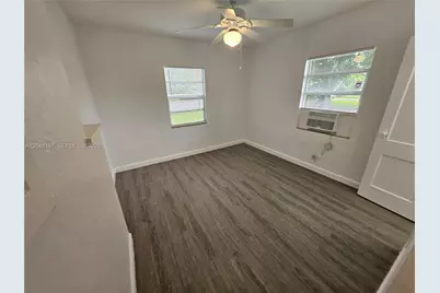 2121 NW 28th St, Oakland Park, FL 33311 - Photo 11
