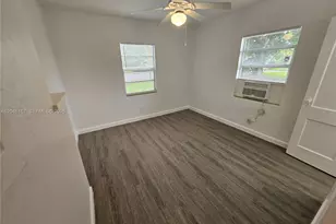 2121 NW 28th St, Oakland Park, FL 33311 - Photo 11