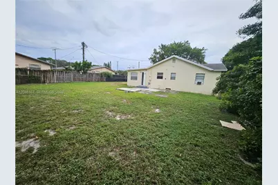 2121 NW 28th St, Oakland Park, FL 33311 - Photo 13