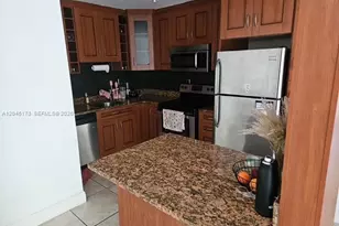 9483 SW 76th St, Miami, FL 33173 - Photo 5