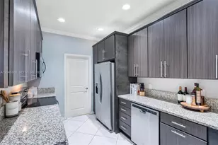 3944 Poinciana Ln, Hollywood, FL 33021 - Photo 9