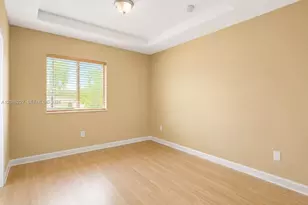8526 NW 107th Passage, Doral, FL 33178 - Photo 5