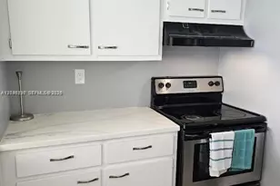 7601 E Treasure Dr, North Bay Village, FL 33141 - Photo 7