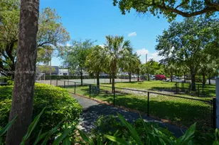 1470 NE 123rd St, North Miami, FL 33161 - Photo 27