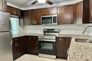 9411 Evergreen Pl, Davie, FL 33324 - Photo 1