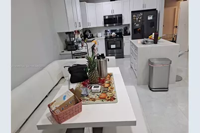 8814 NW 109th Ter, Hialeah Gardens, FL 33018 - Photo 9