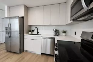 300 S Biscayne Blvd, Miami, FL 33131 - Photo 3