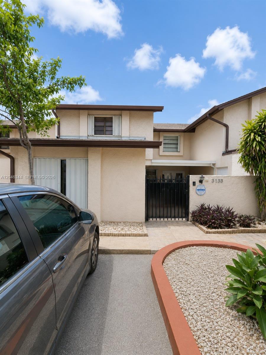 8188 NW 98th Ln #122 - 8188 NW 98th Ln #122, Hialeah Gardens, FL 33016 Luxury Property | Jose Angel Pina