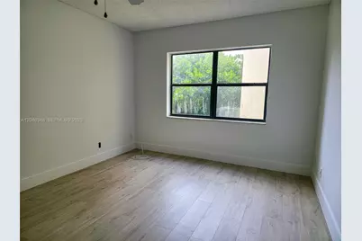 8290 Lake Dr #422, Doral, FL 33166 - Photo 5