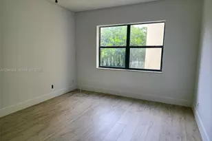 8290 Lake Dr, Doral, FL 33166 - Photo 5