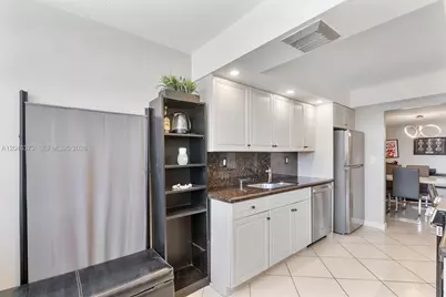 18031 Biscayne Blvd #1401, Aventura, FL 33160 - Photo 17
