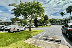 809 NE 199th St, Miami, FL 33179 - Photo 11