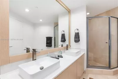300 S Pointe Dr #907, Miami Beach, FL 33139 - Photo 49