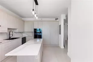 300 South Pointe Dr, Miami Beach, FL 33139 - Photo 35