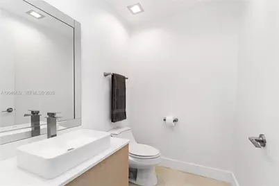 300 S Pointe Dr #907, Miami Beach, FL 33139 - Photo 45