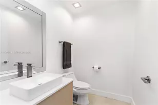 300 South Pointe Dr, Miami Beach, FL 33139 - Photo 45